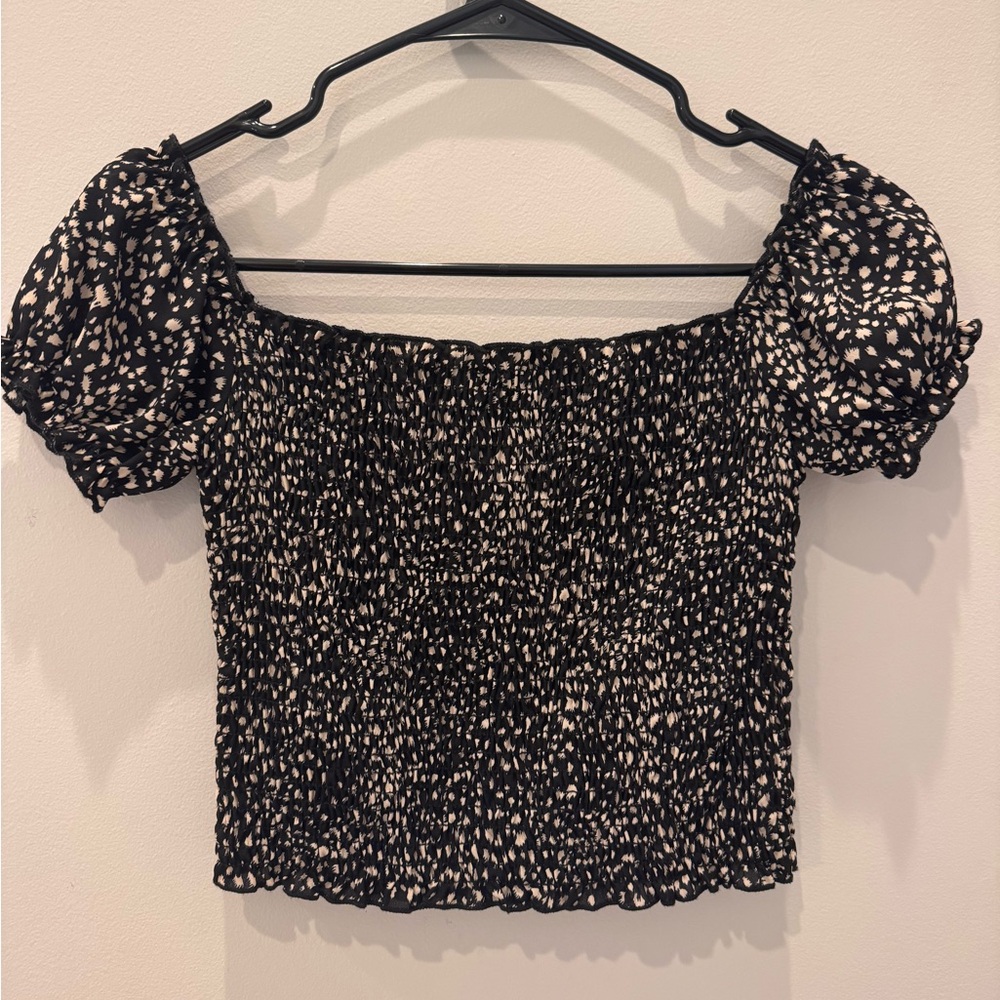 Francesca's Collections Black and Cream Puff Sleeve Blouse